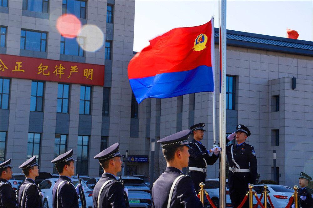 【攝影報道】慶陽市公安局西峰分局舉行升警旗儀式，慶祝第四個中國人民警察節